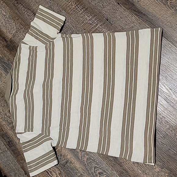 Gently Loved men's golf shirt size small made by Van Heusen mint condition - Picture 8 of 11